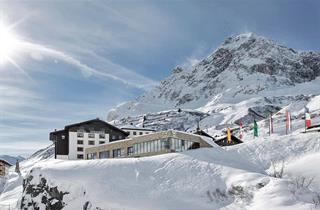 Austria, Arlberg, Zürs am Arlberg, Hotel Zürserhof
